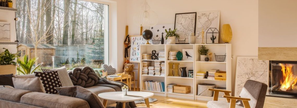 Heizen mit Strom: die beste All-in-1-Lösung? 1 gemütliches Wohnzimmer in hellen Farben