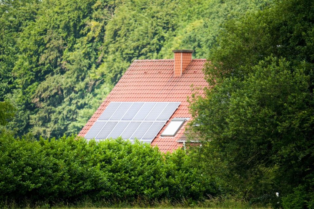 Haus mit PV Envato Elements wirestock