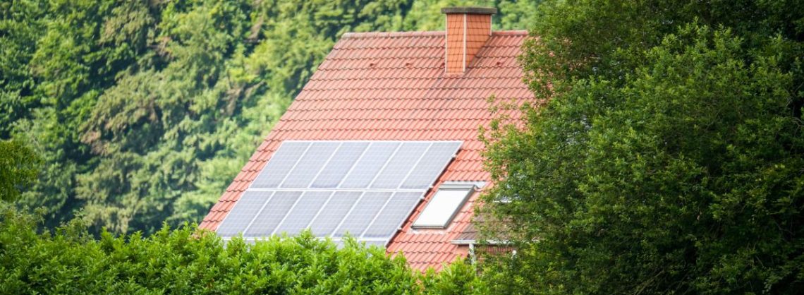 Haus mit PV Envato Elements wirestock