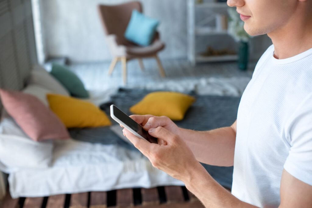 Mann mit Smartphone