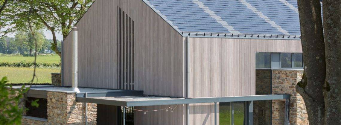 Indach Solarmodule Schieferdach Haus Ansicht