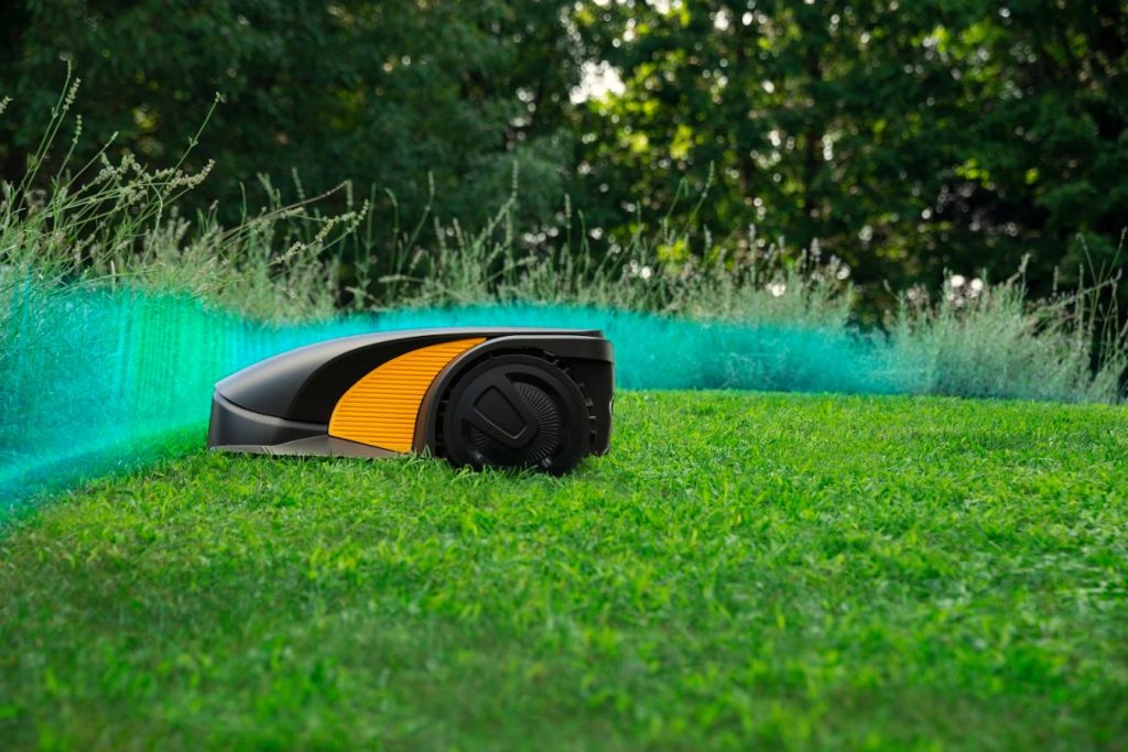 Stiga Rasenroboter Begrenzung Wiese: Digital visualisiert sieht man die Grenze, an die der Rasenroboter auf der Wiese stößt.