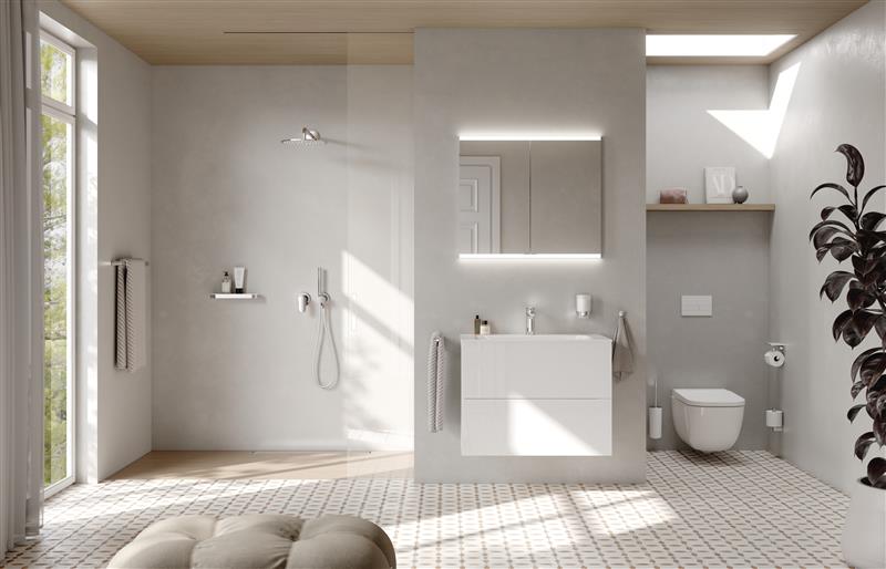 Traumbäder ohne Grenzen 3 Modernes, minimalistisches Badezimmer in Weiß und Hellgrau mit ebenerdiger Dusche, weißem Waschtischunterschrank und gemusterten Bodenfliesen.