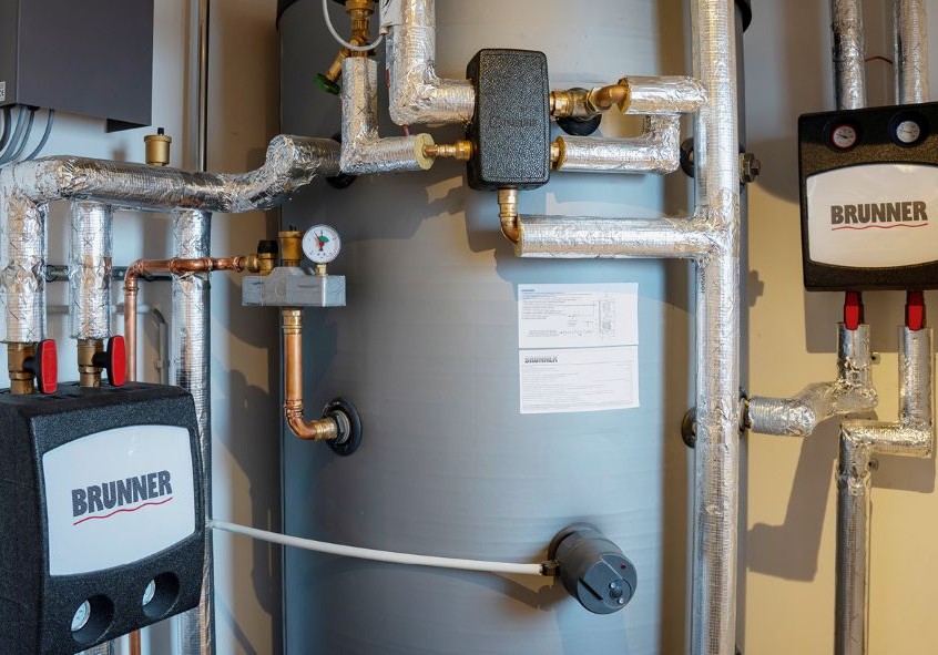 Photovoltaik und Holzofen: Effizient heizen mit Sonne, Strom und Holz 5 Haustechnik Brunner