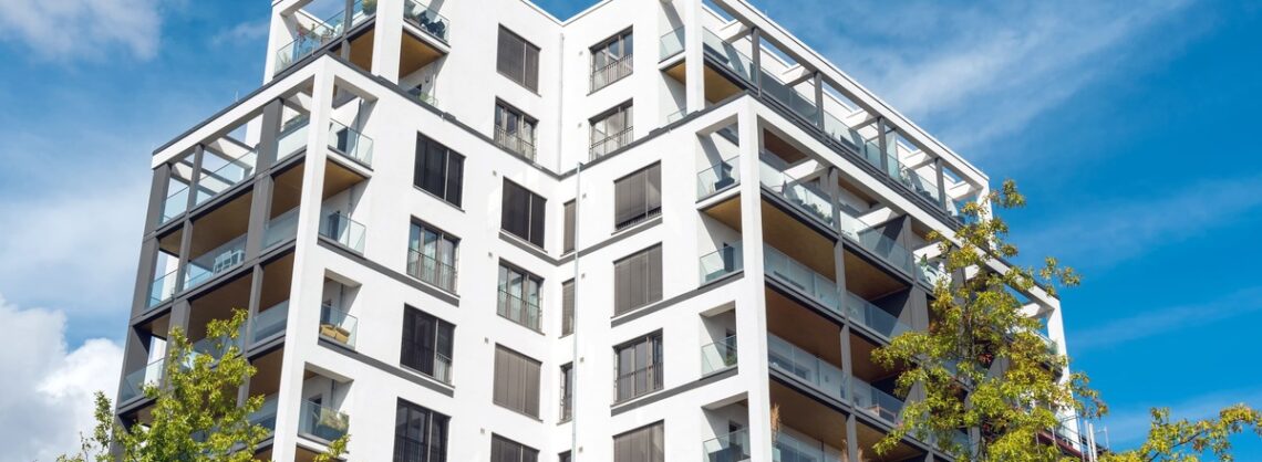 Außenansicht Hochhaus mit Wohnungen
