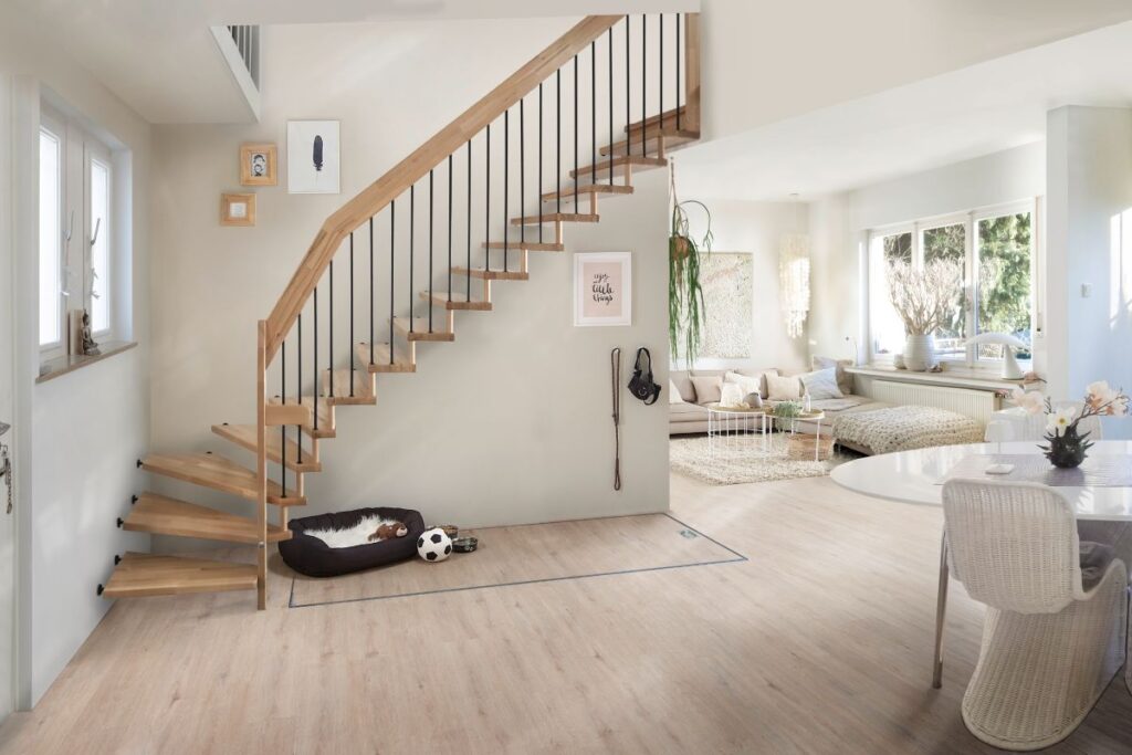 Treppenmeister Wohnzimmer mit Treppe und Bodenluke